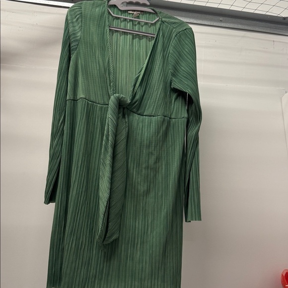 ASOS Green Baby Doll Dress Size 8 Bow Detail in V Neck Front. Chiffon Style. - Picture 2 of 9